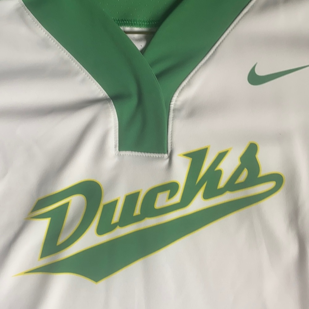 Women’s Nike NCAA Oregon ducks Nike jersey - Picture 2 of 4